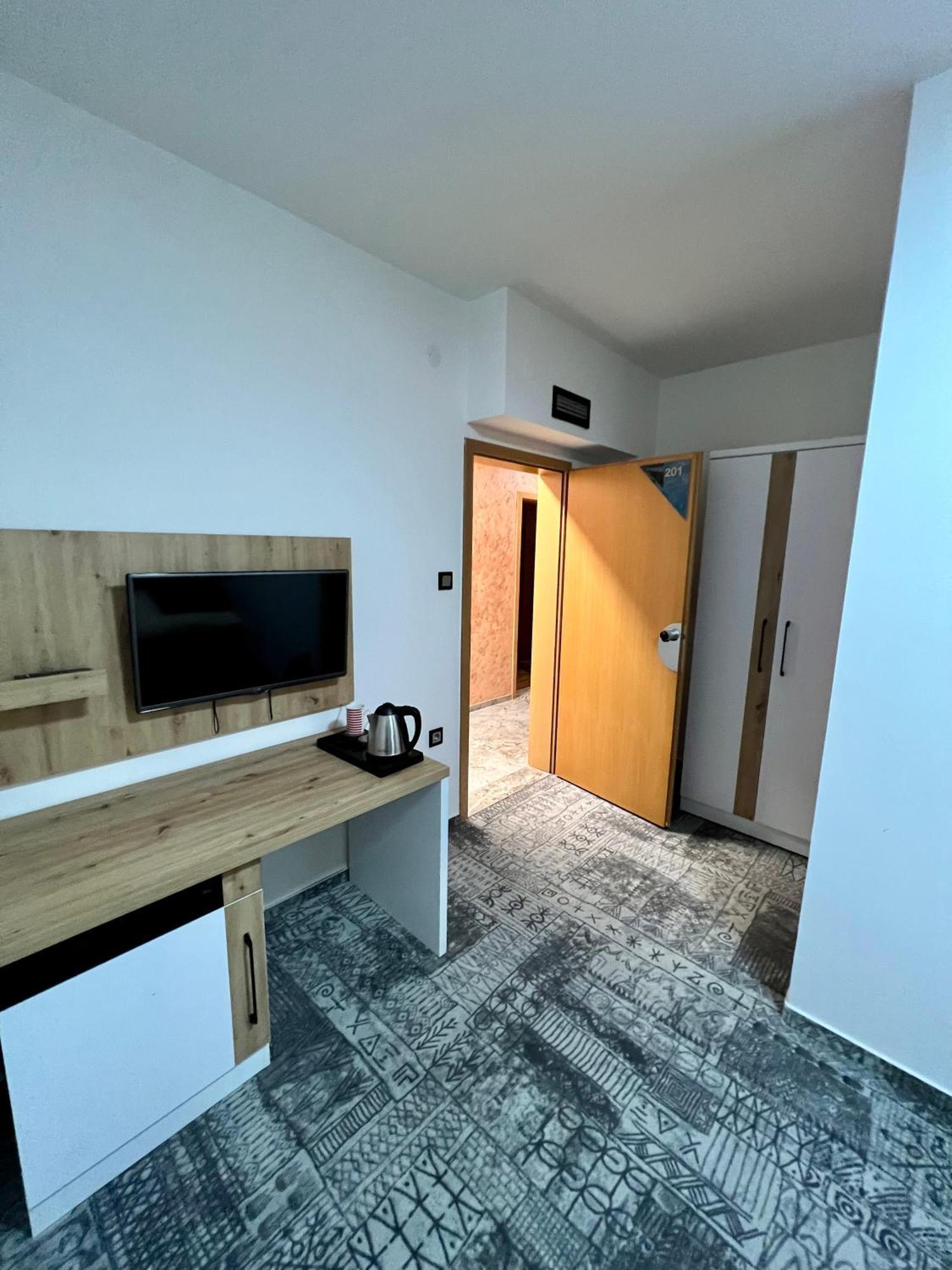 Hotel Brkic Sarajevo Airport - Free Parking Eksteriør bilde