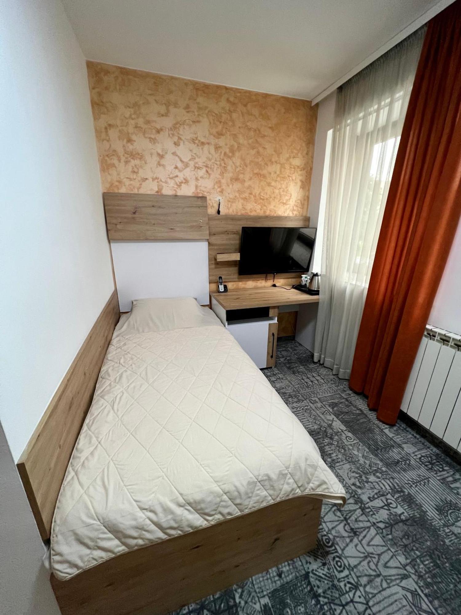 Hotel Brkic Sarajevo Airport - Free Parking Eksteriør bilde