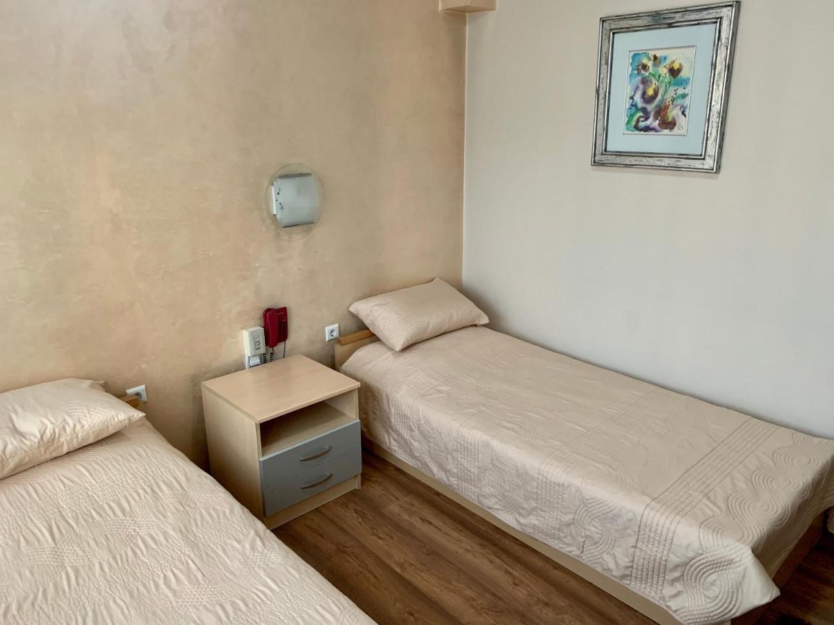 Hotel Brkic Sarajevo Airport - Free Parking Eksteriør bilde